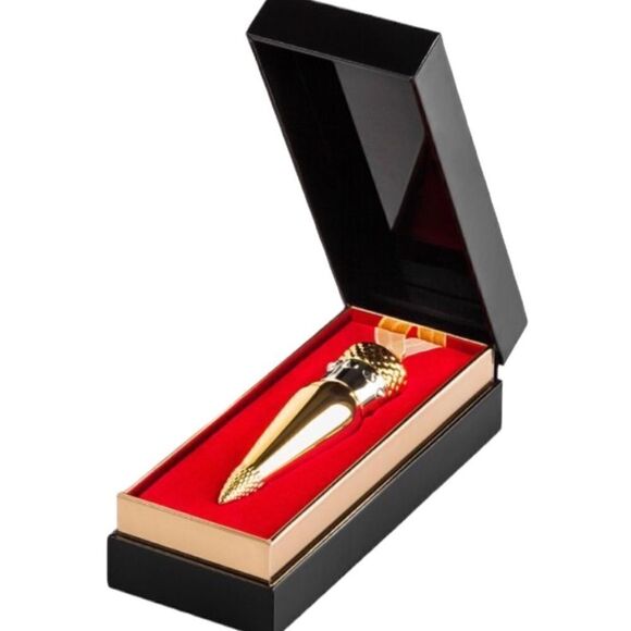 LOUBOUTIN Lipstick! - Picture 2 of 9